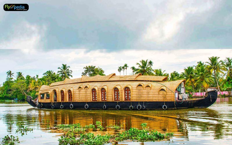 Houseboat-cruise-on-Kerala's-calm-backwaters